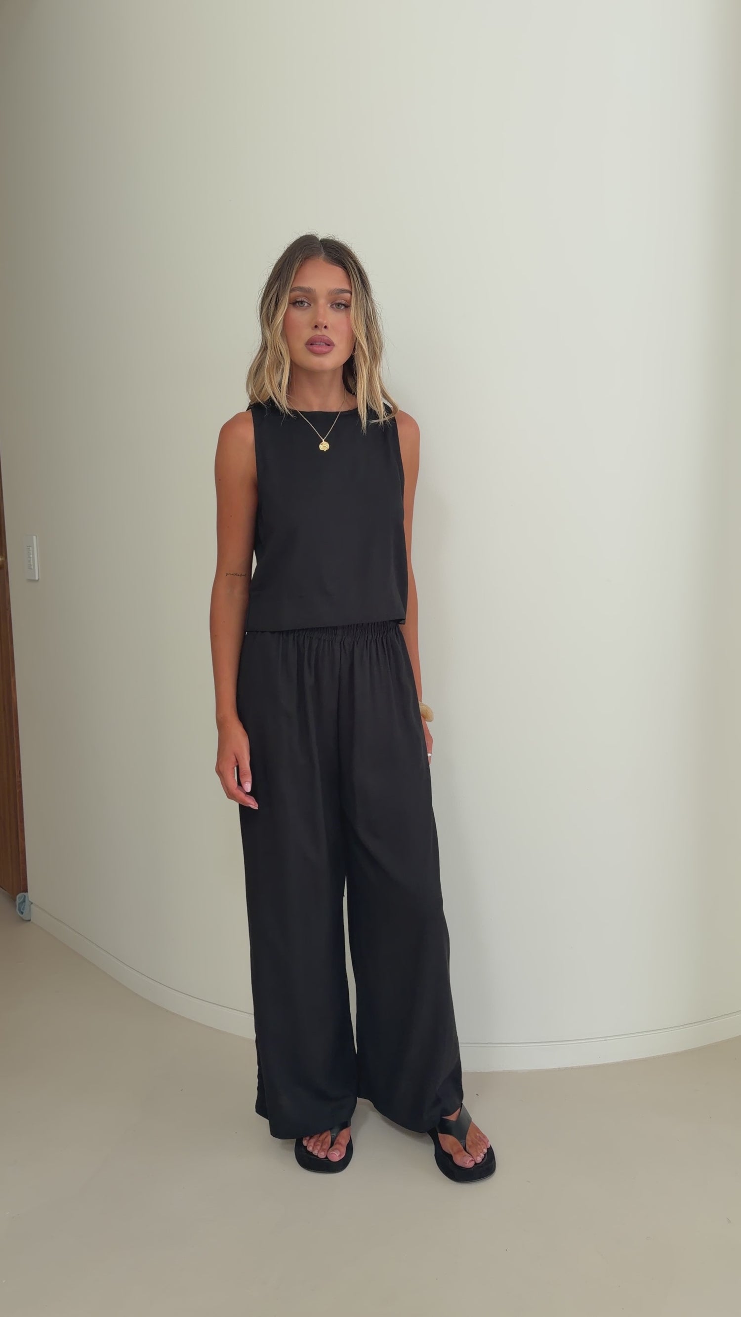 Nadie Crop Top - Black - Billy J