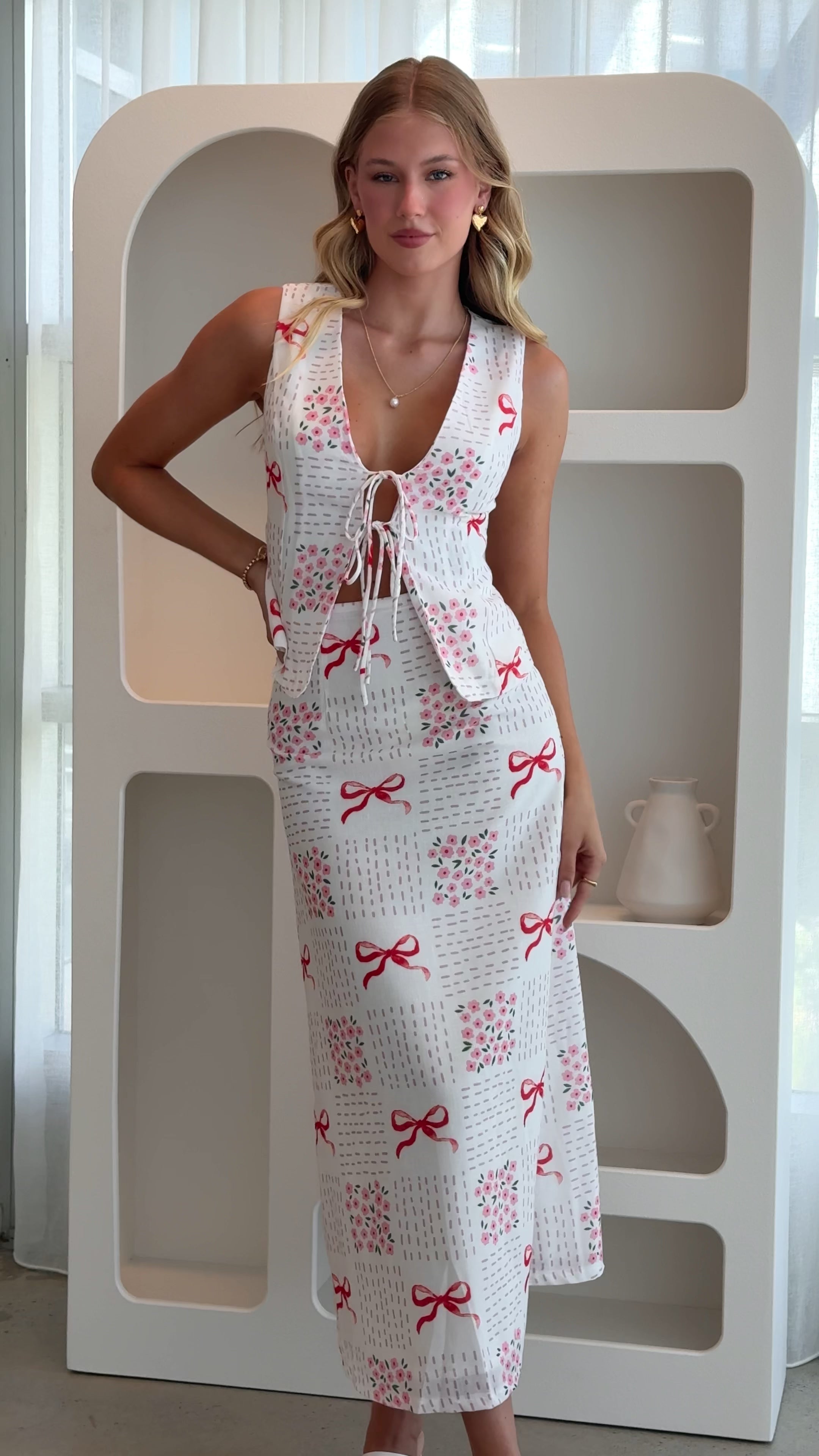 Load video: Lucy Maxi Skirt - Sweet Bow Pink - Billy J