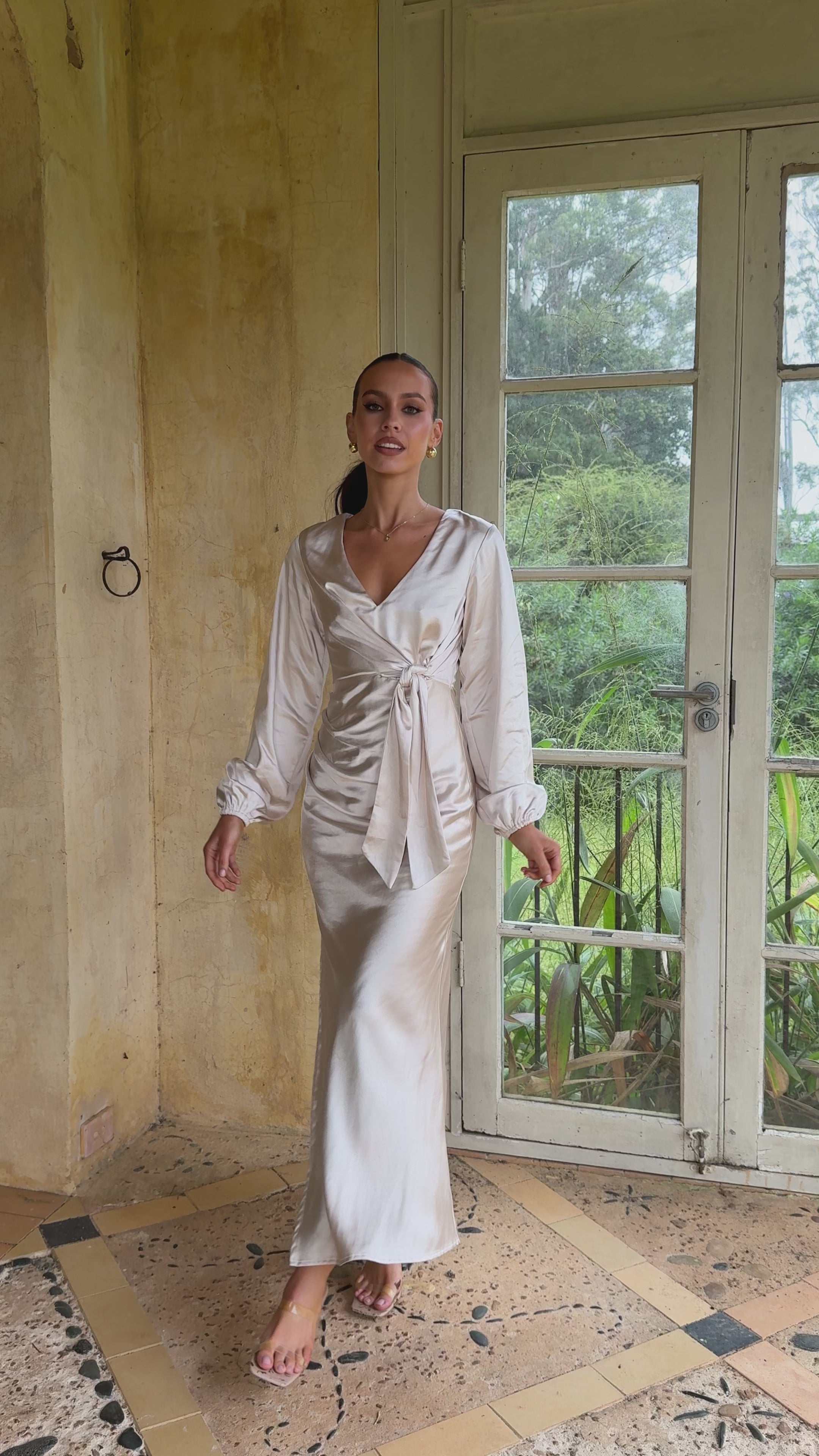 Load video: Ivy Long Sleeve Tie Front Maxi Dress - Champagne - Billy J